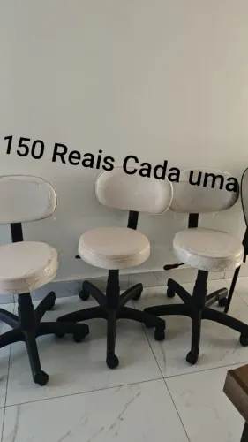 Vende- se móveis para salão de estética . Chamar no whatsapp *.  