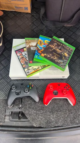 Xbox one 2 controles 4 jogos 