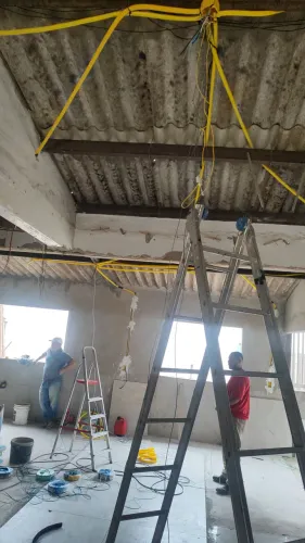 Ajudante com experiência em eletrica
