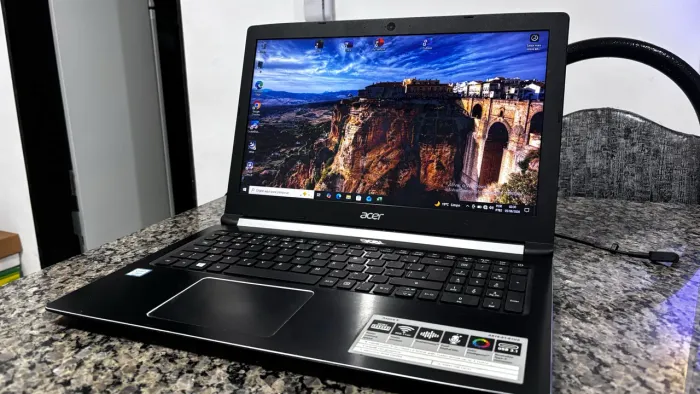 Notebook Acer i5 7200 com Ssd 240gb com 8gb ddr4 com placa video graphics 620