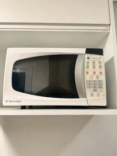 Microondas Electrolux MEF28 18L 