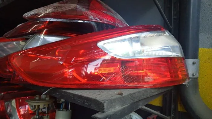 Lanterna traseira esquerda fluence.