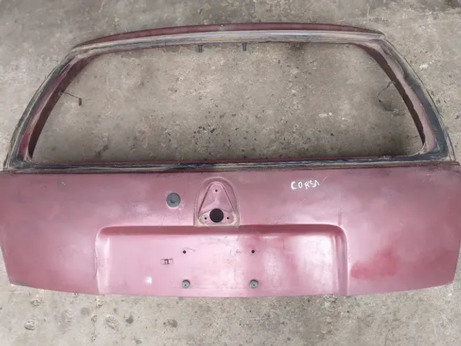 Tampa traseira GM/Corsa Wind 2000 4p