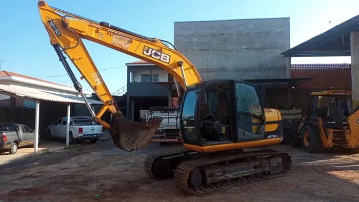 Escavadeira JCB JS130 - 2011 