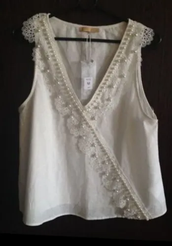 Blusa Branca Regata Off-White Tamanho M Delicada Bordada e com Pérolas 