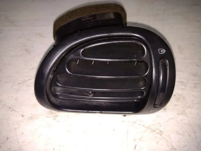 Difusor lateral lado Direito Peugeot/206 2000/06.
