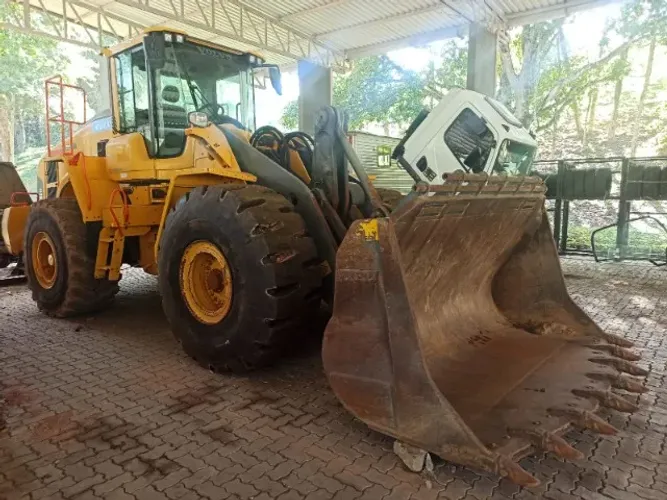 Vende-se Pá Carregadeira Volvo L180