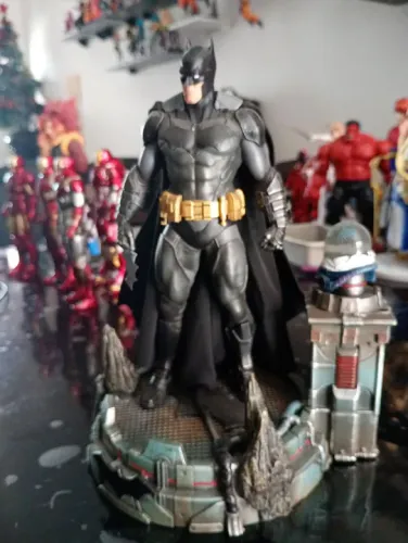 Batman iron studios 1/10 unleashed 