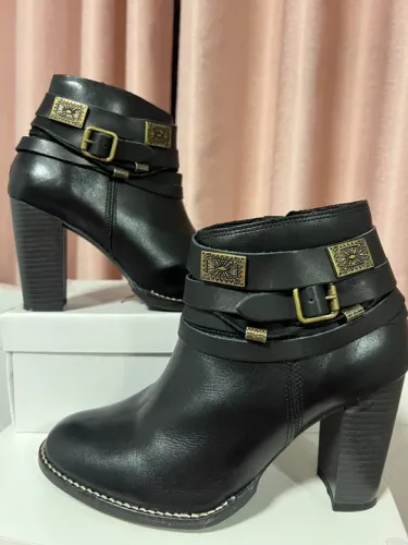 Bota em couro