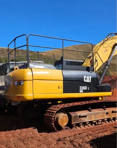 Escavadeira Caterpillar 336 DL ME ano 2018 com 15.000 horas, em MG