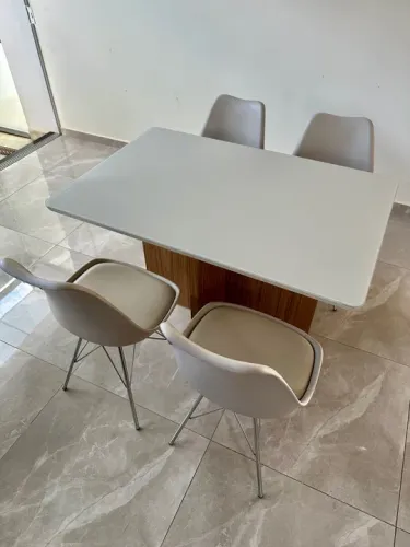 Conjunto Mesa para Sala de Jantar + 4 cadeiras