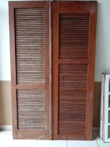 Portas venezianas de madeira ANGELIM  (par de folhas)