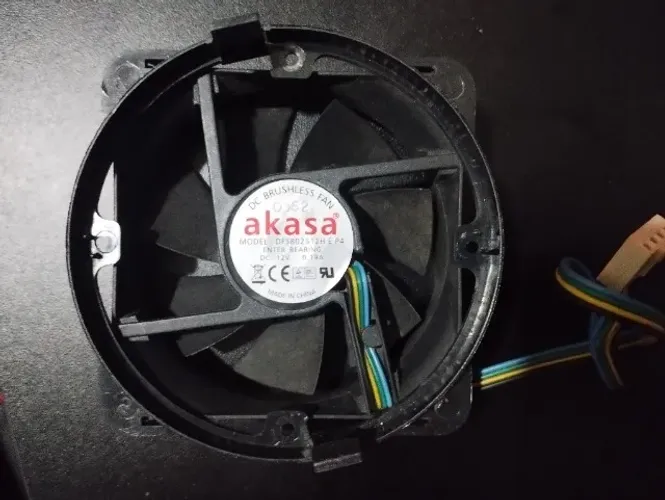 Cooler Akasa - model DFS802512H