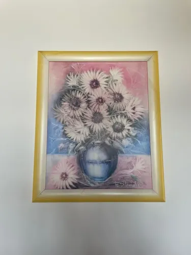 Quadro decorativo com pintura de flores na moldura
