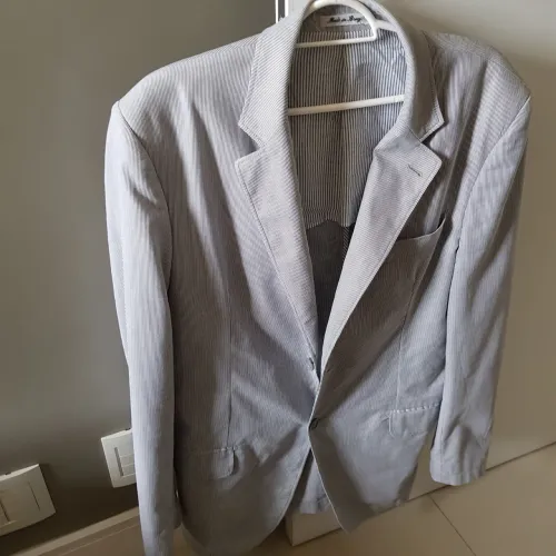 Blazer listrado branco e cinza 