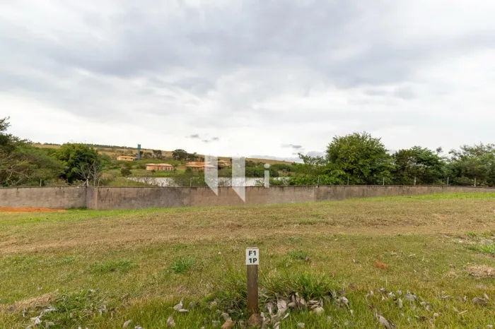 TERRENO À VENDA EM CONDOMÍNIO FECHADO NO ALECRINS EM CAMPINAS.