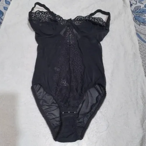 Body preto com elastano e renda tamanho 44 + Meia Arrastão 