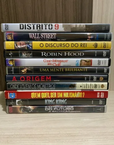 11 Filmes em DVDs originais em ótimo estado.