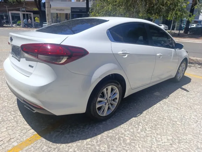 Kia Cerato 2018 aut 