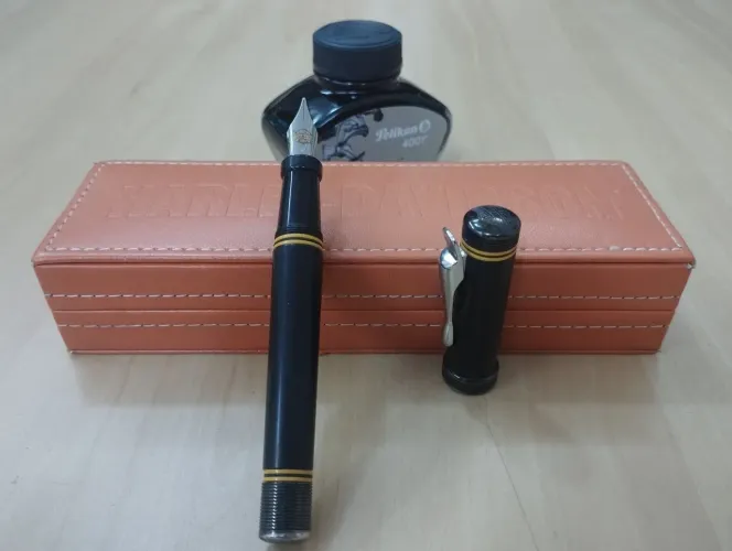 Caneta tinteiro Harley Davidson com tinta Pelikan