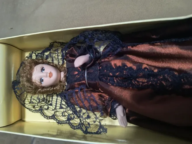 Boneca porcelana colecionável 