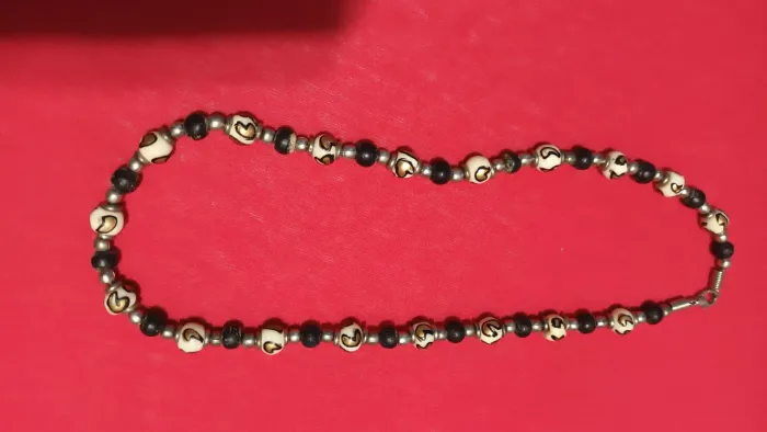 Colar de bolinhas com design único NOVO
