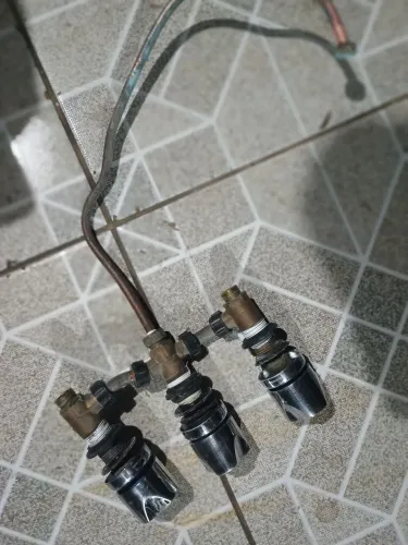 torneira quente fria