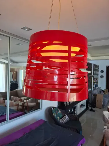 Lustre vermelho moderno semi novo
