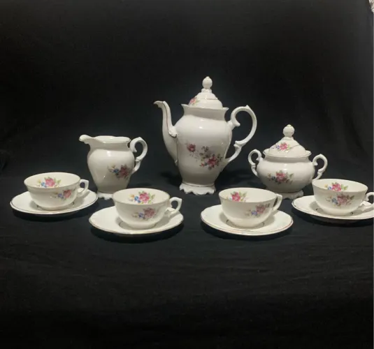 Jogo de chá com filetes dourados , porcelana Schimidt, anos 50 , 11 peças