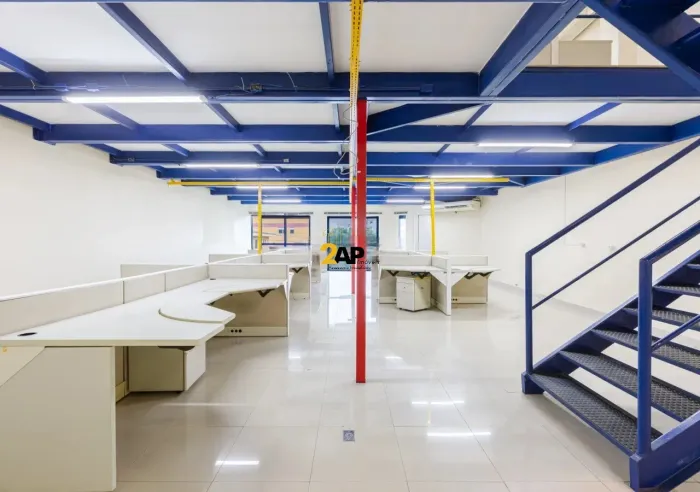 Sala comercial para locação no Morumbi: 4 vagas de garagem e 250m² de área