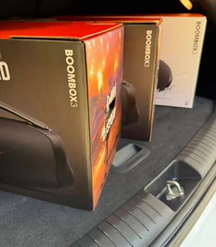 JBL Boombox 3 lacrada com nota. Ultimas peças. 