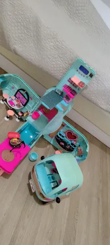 VAN LOL SURPRISE COMPLETA