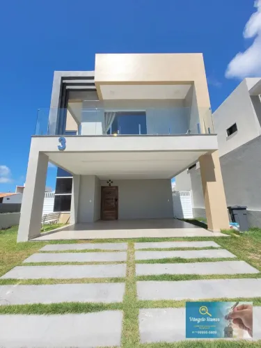 Sobrado em condomínio pé na areia. 