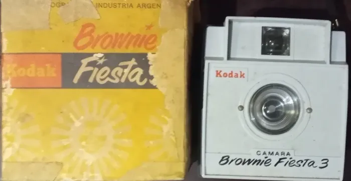Câmera Kodak dos anos 60 - Modelo Festa de Brownie 3 - Raridade para colecionador