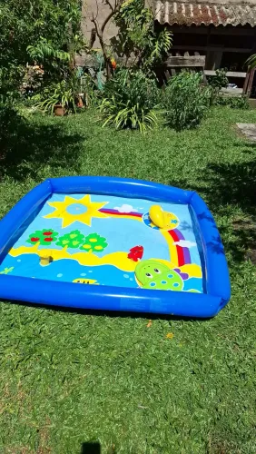 Piscina infantil inflável temática