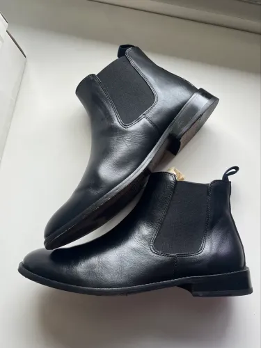 Bota Chelsea solado em couro
