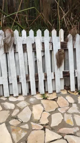 CERCA DE MADEIRA COM ALTURA 1,10 M 55 METROS LINEAR