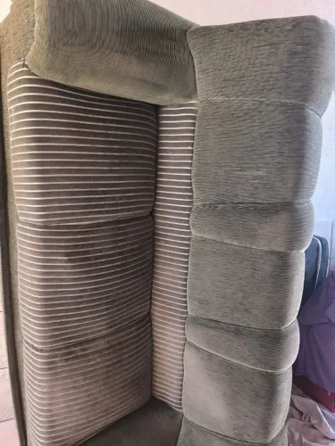 Sofá de madeira com molas