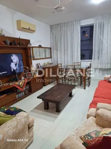 Apartamento : / Residencial / Cosme Velho