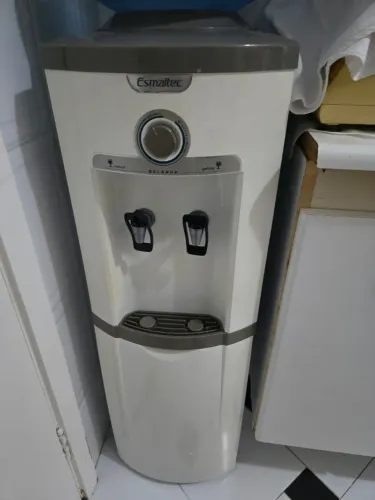 Bebedouro de Coluna Esmaltec para Garrafão Refrigerado por Compressor Branco 127V