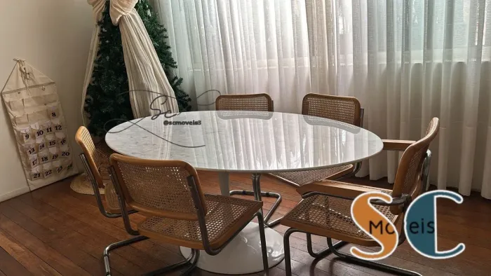 Mesa com tampo em Mármore Carrara