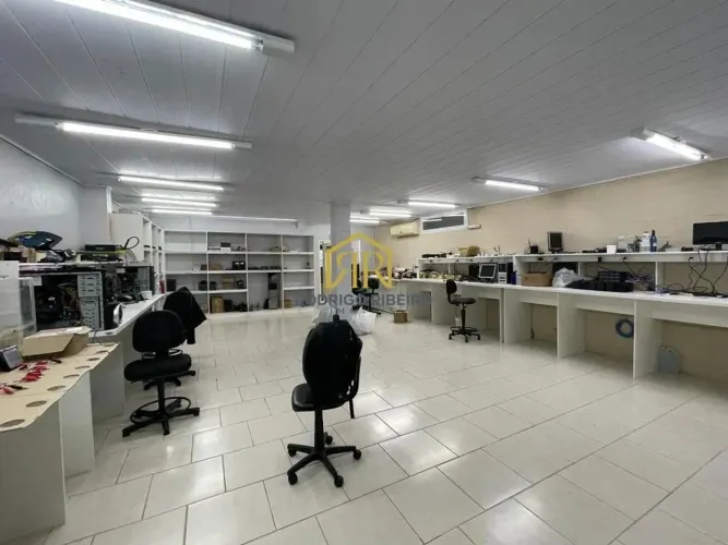 Casa comercial de 600m², no Jardim Atlântico