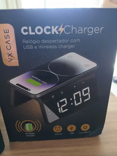 Relógio Despertador com Carregador Wireless e USB - Novo