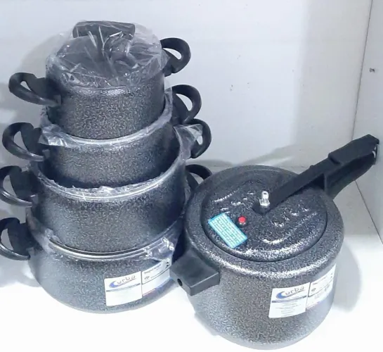 Conjunto de panelas e panela de pressão