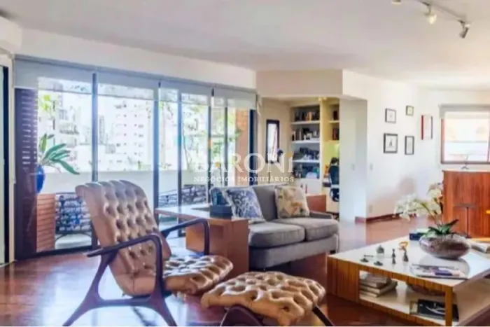 Apartamento à venda no Jardim América, 227m², 3 suítes, varanda, 3 vagas, condomínio com l