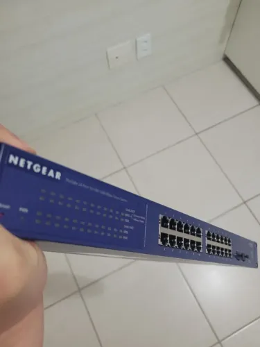 Switch Netgear ProSafe 24 Port Gigabit Smart GS724T v4
