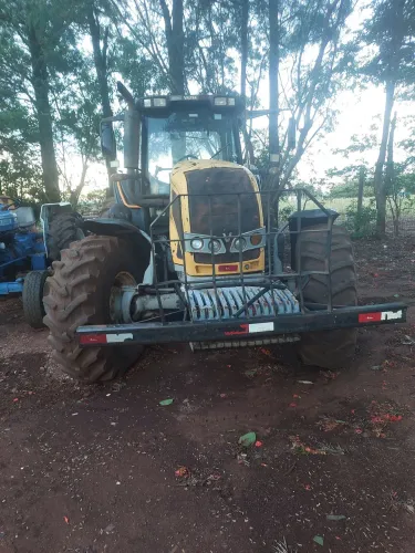 Trator BH210 2014