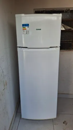 Geladeira Consul d'gelo 10 meses de uso toda original de fábrica