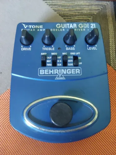 Pedal Behringer V-Tone Guitar GDI 21