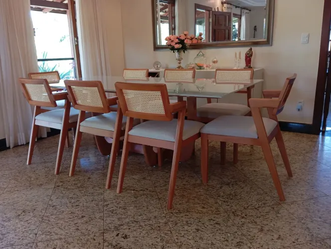 Mesa de jantar em madeira maciça 8 cadeiras
